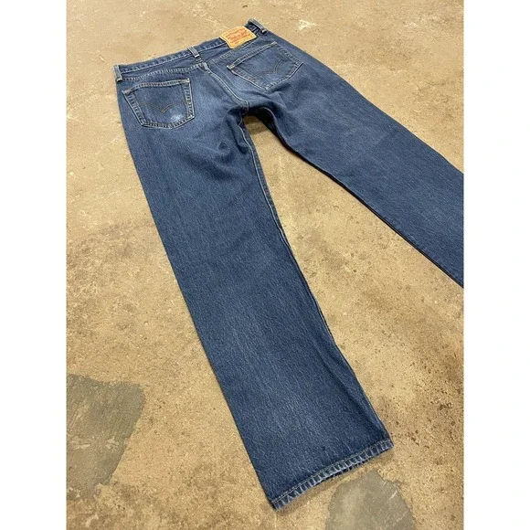 Levis 501 Jeans Mens 35x31 Medium Wash Blue Straight Leg Button Fly Distressed - Picture 10 of 16